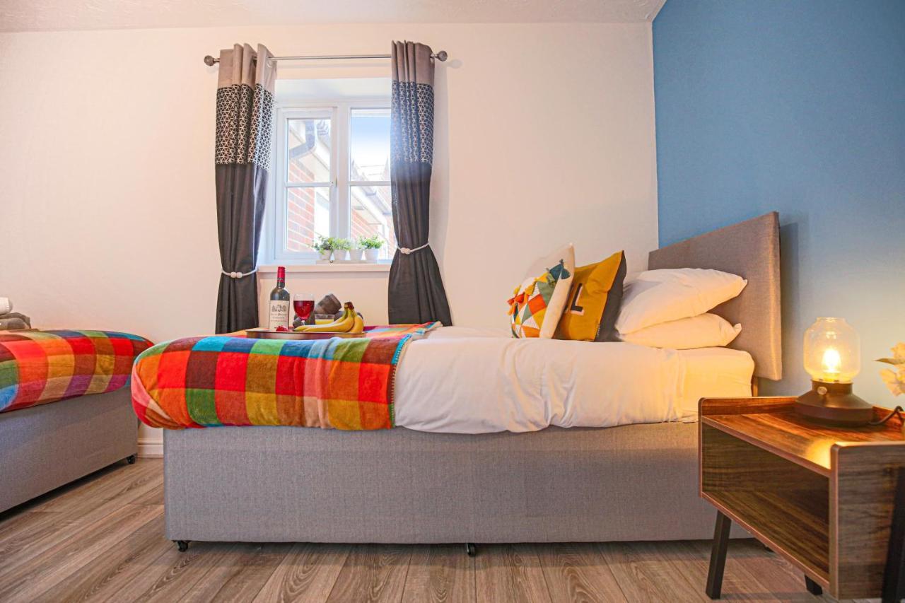Delightful 2 Bed Apartment For Bicester Outlet Shopping By Platinum Key Properties Екстер'єр фото